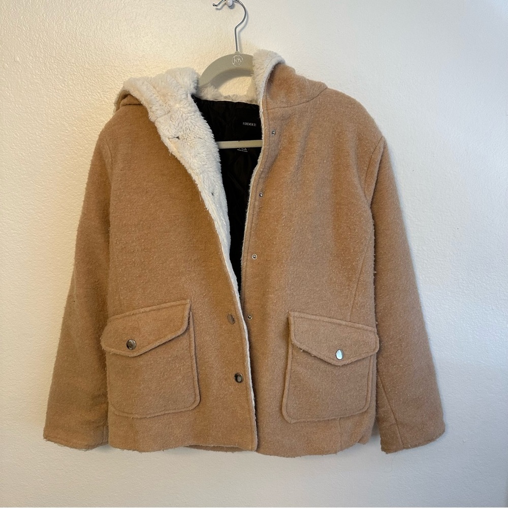 TAN LIGHT BROWN COAT WITH FUR LINED HOOD